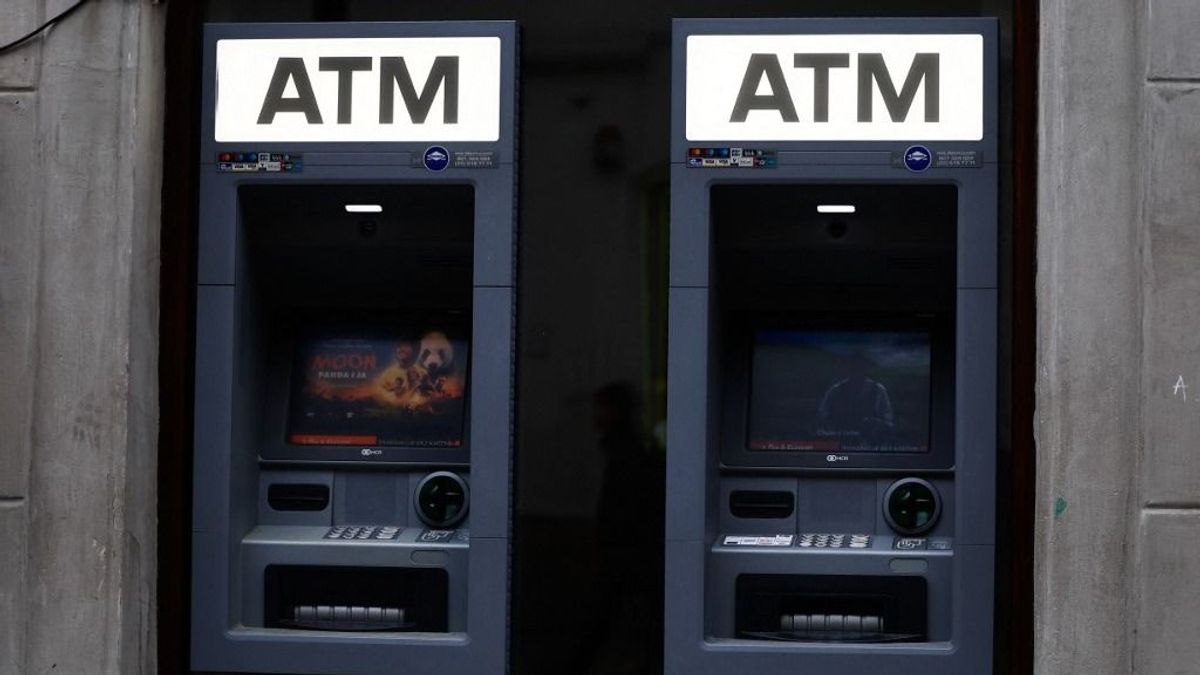 Van egy zseniális trükk Magyarországon, amivel havi 750 ezer forint készpénz vehető fel teljesen ingyenesen a bankautomatákból – így kell csinálni