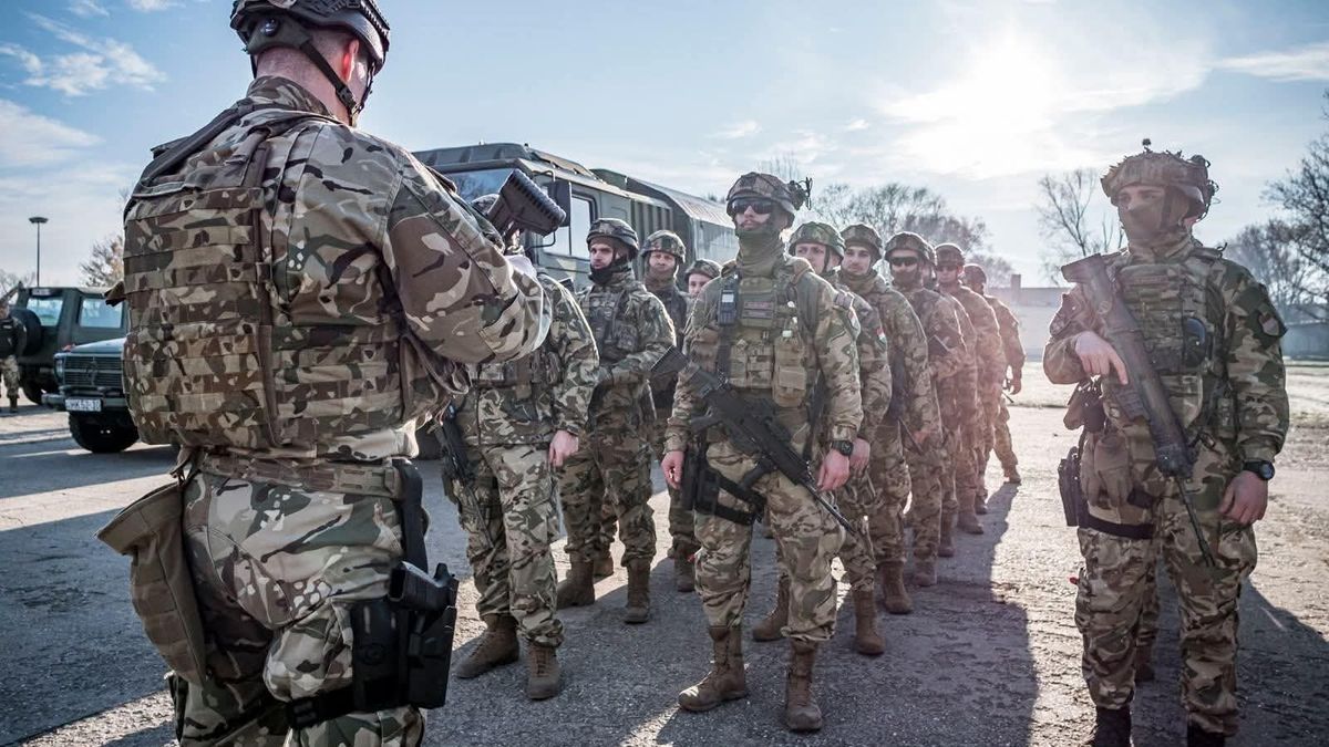 Kivonultak a magyar katonák a védpontokra az ukrán fenyegetések után – fotókon mutatja a miniszter 