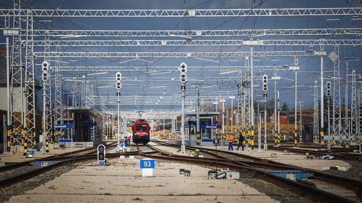 Magyarországon járt a csúcsmodern vonat, ami a Budapest-Belgrád vasútvonalon szállítja az utasokat: ennyibe kerül rá a jegy – videó 