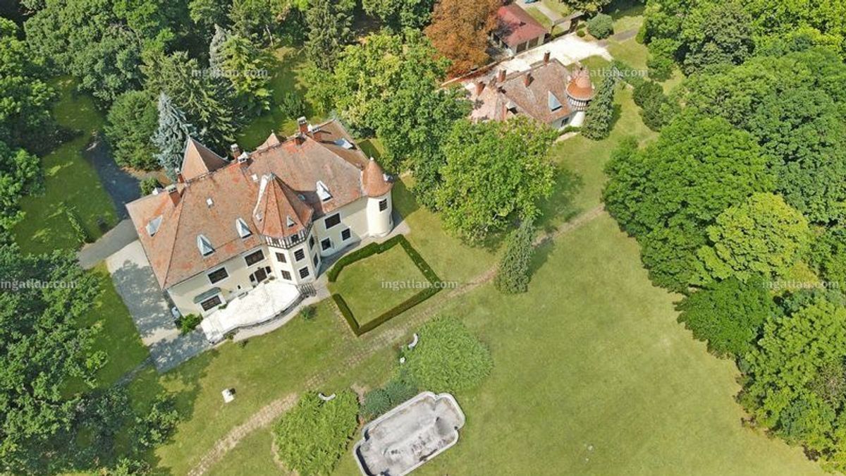 Eladják a gyönyörű magyar kastélyt, most bárki megnézheti: titokzatos a tulajdonosa, még külön temploma is van – videó 
