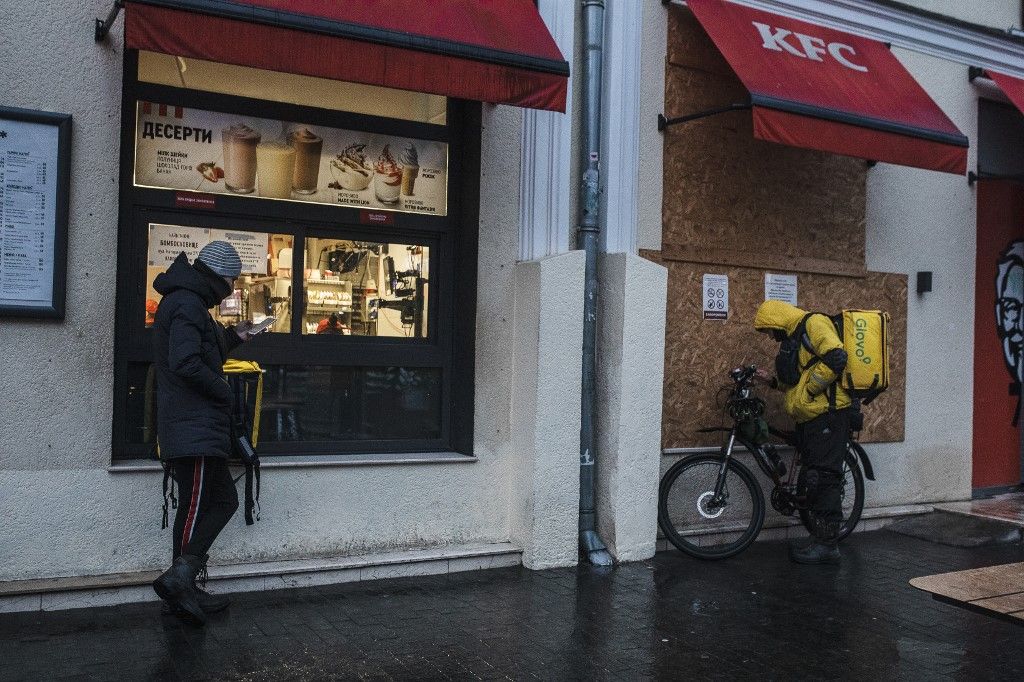 futárszektor,Couriers work under difficult circumstances in Ukraine's Odesa