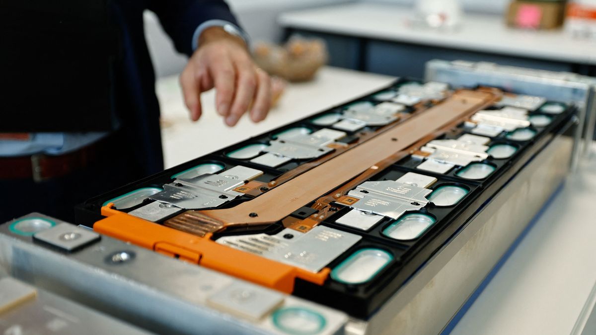 Óriási a baj: egyszerre két gigantikus akkumulátorgyár dőlt be Európában, nem épülnek meg – Kína röhög a markában 