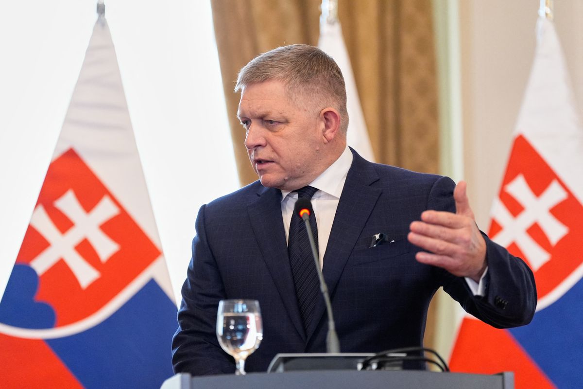 Robert Fico döntött Ukrajnáról, bekövetkezett Zelenszkij rémálma – Szlovákia azonnal lekapcsolta az áramot