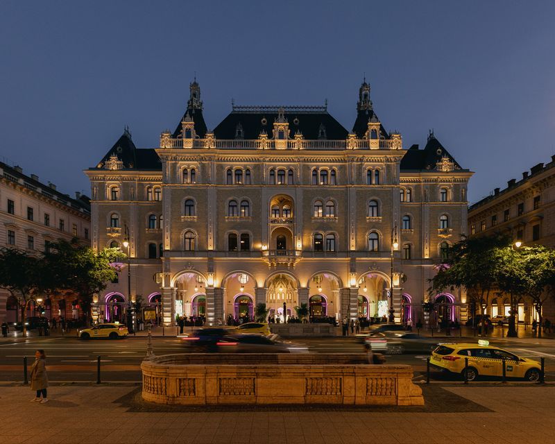 W Budapest hotel szálloda turizmus