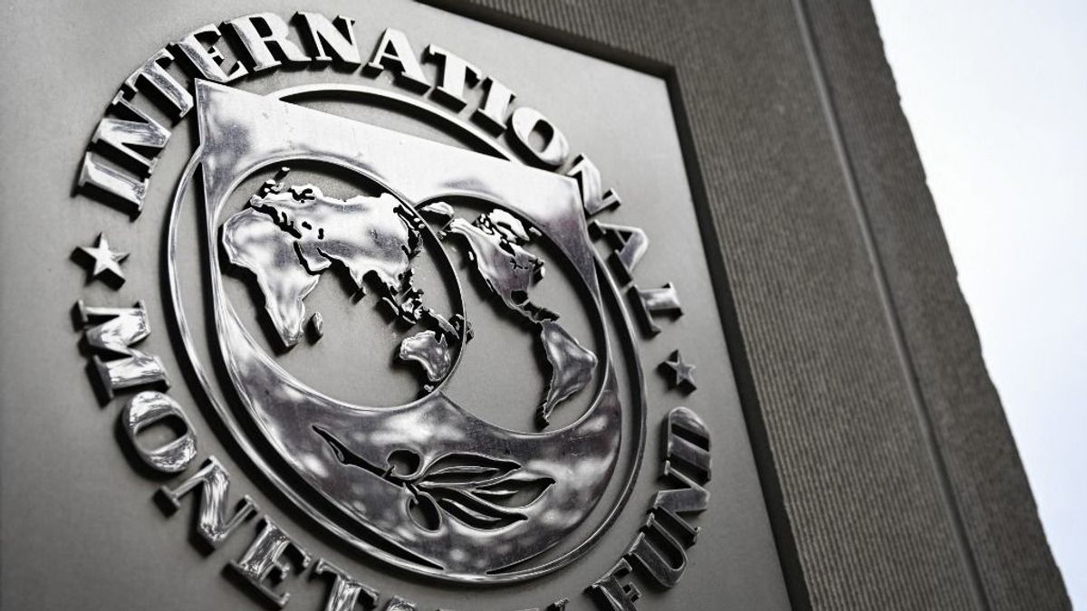 Hivatalos: kisegítik Ukrajnát, Magyarország vétója ellenére azonnal pénzhez jut – itt az IMF döntése, Zelenszkij pezsgőt bonthat 