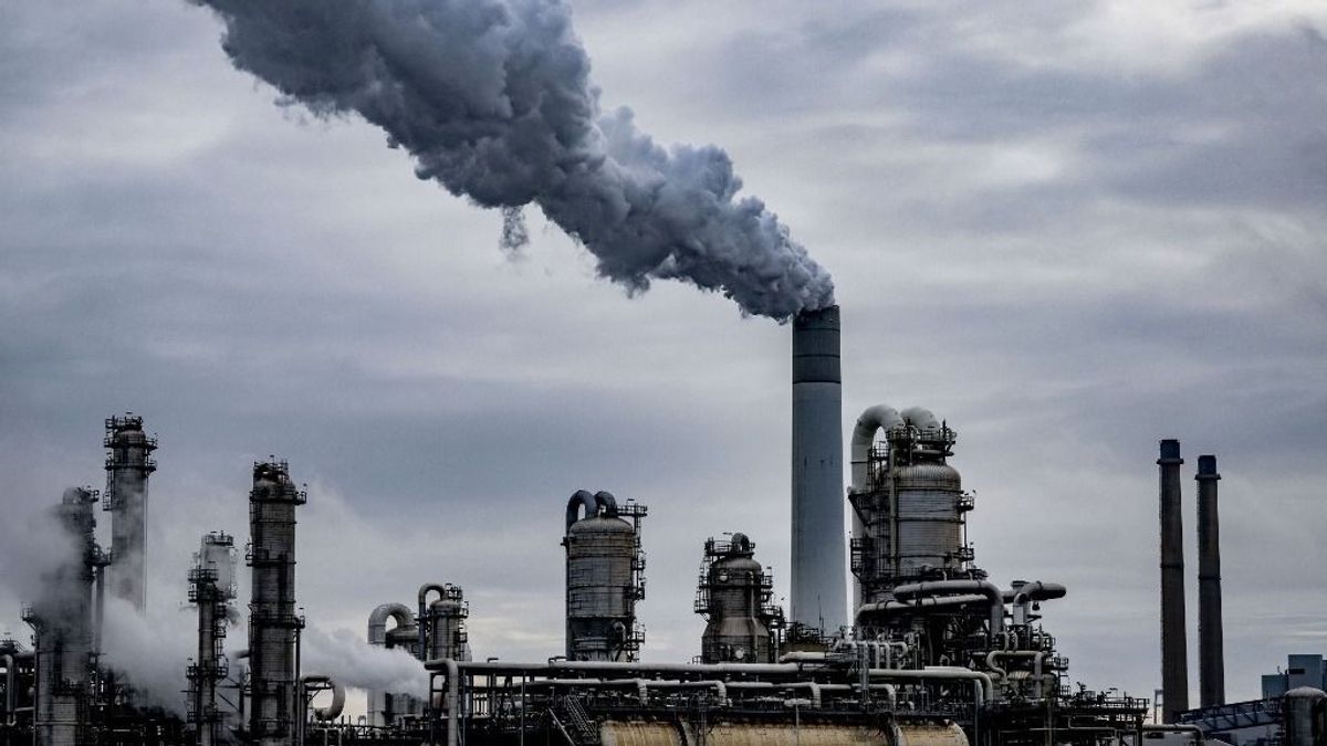 Az EU enyhítene legfontosabb klímavédelmi eszközén – meghosszabbítanák az ingyenes szén-dioxid-kibocsátási jogosultságokat 