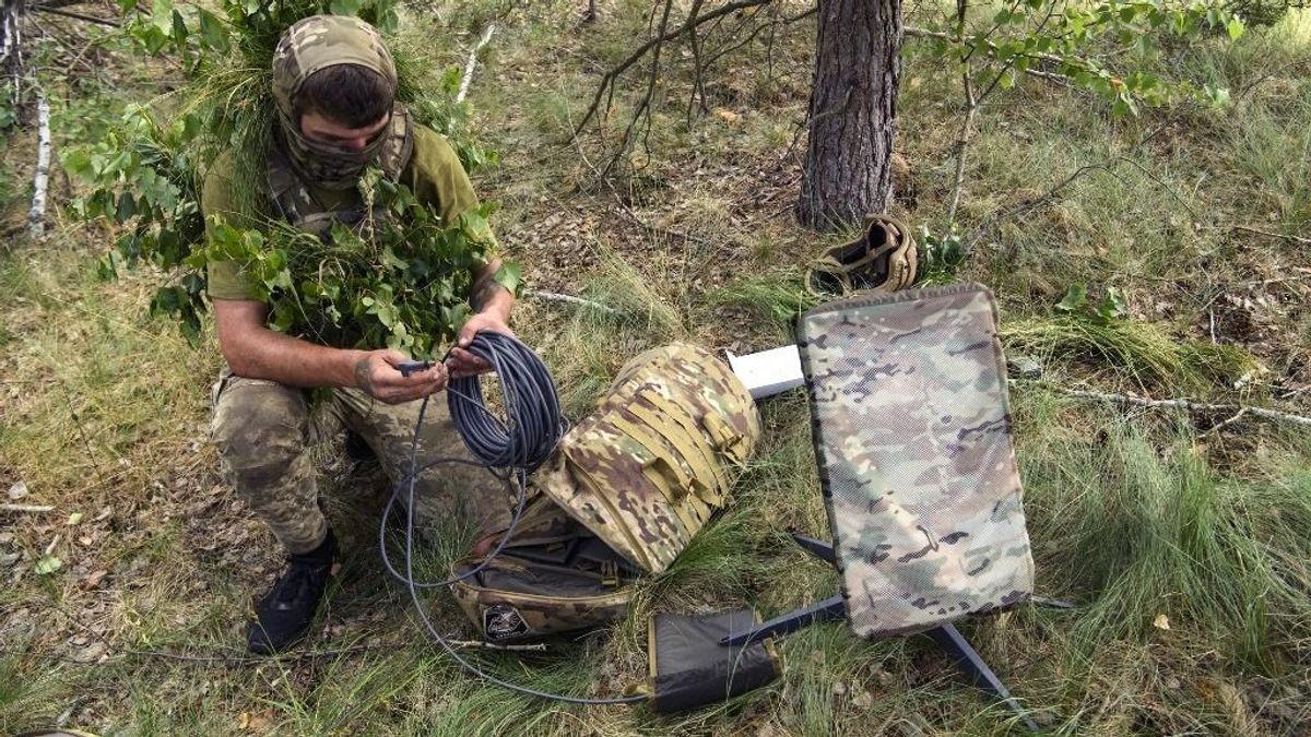 Ukrajna életeket menthet, végre blokkolni tudják az orosz hadsereg hozzáférését a Starlinkhez 
