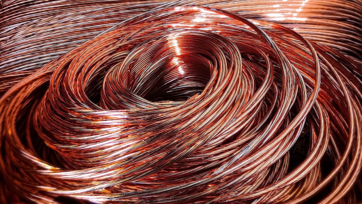 Ki ne látna előre egyetlen árfolyamgrafikon alapján egy válságot? Minden, amit Dr. Réz mítoszáról tudni kell 