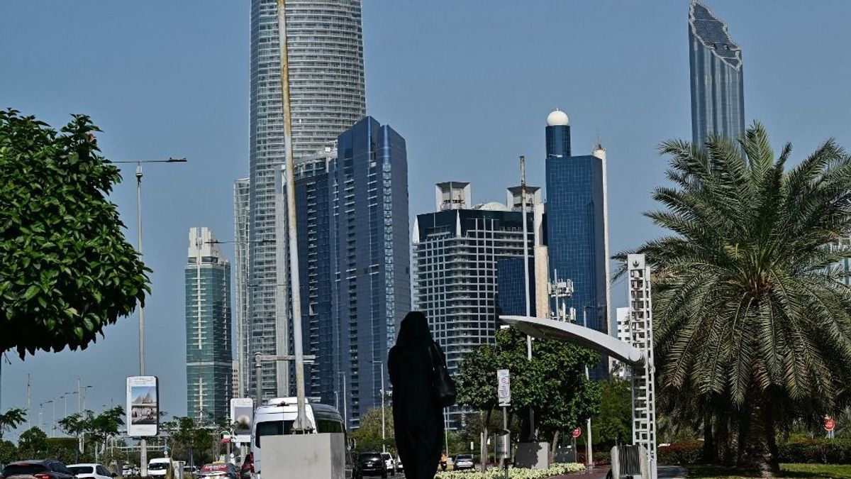 A szemünk előtt zajlik a történelem legnagyobb vagyonkimenekítése – egy fikarcnyi hazaszeretet se szorult a milliárdosokba 