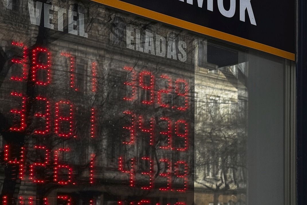 forint, euró, dollár