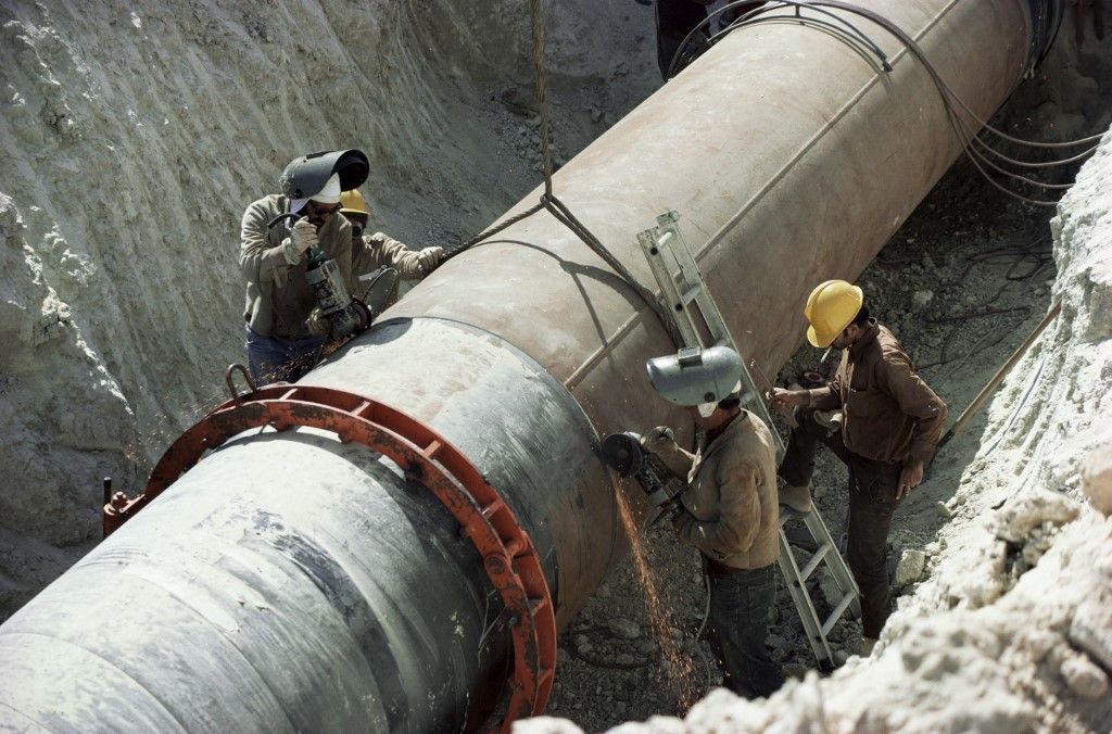 Magyarország összeköti gázvezetékeit Szlovéniával  Laying gas pipes, Saudi Arabia, Middle East