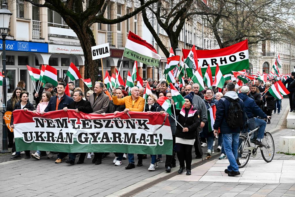 Hatalmas tömeg fogadta Orbán Viktort Békéscsabán