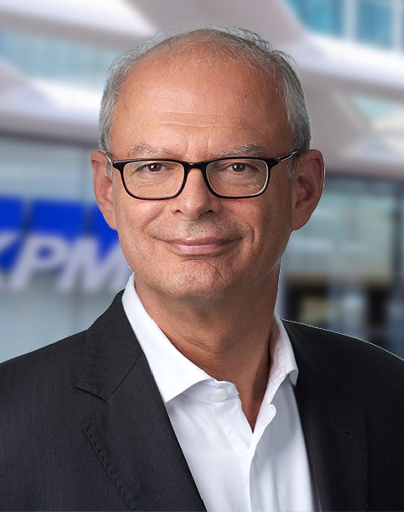 Simonyi Tamás szerző profilképe