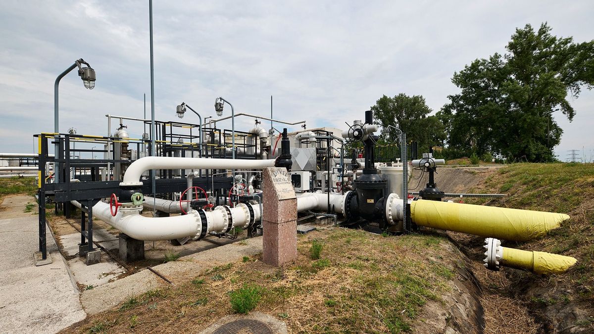 Zelenszkij megmondta a dátumot, mikor állíthatja helyre a Barátság vezetéket: egyetlen feltételt szabott Magyarországnak az orosz olajért – az ukrán elnök totálisan elszabadult 