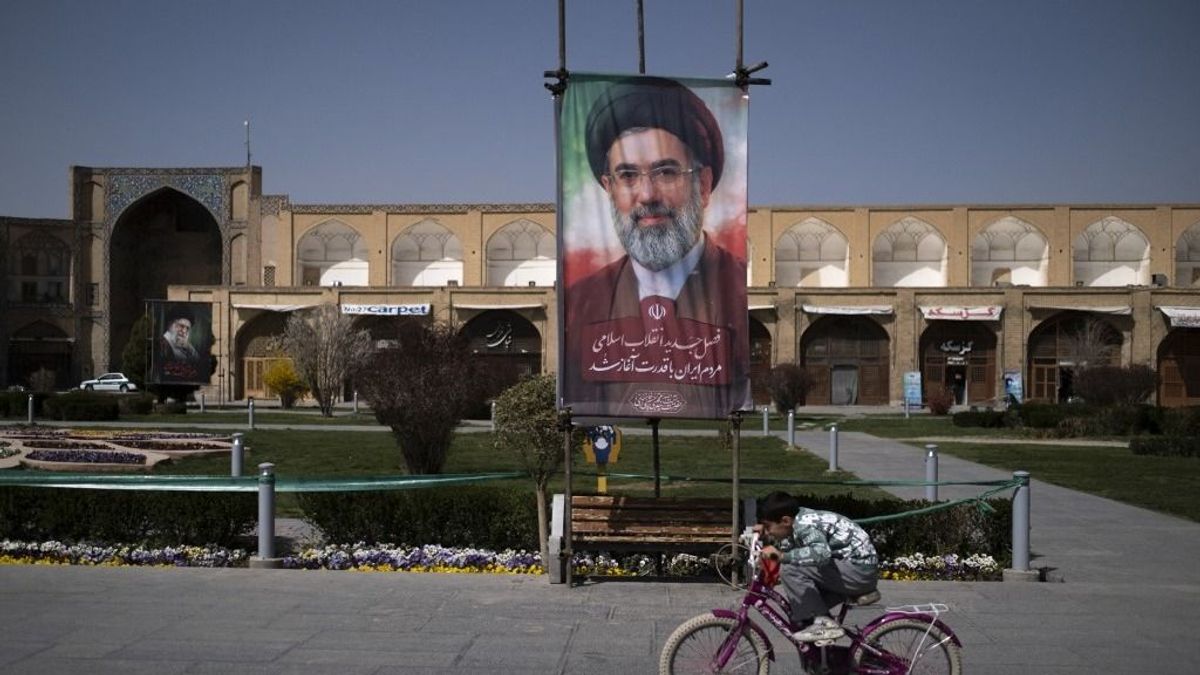 Megcsonkították Irán új vezetőjét, Washington rettenetes csapást ígér