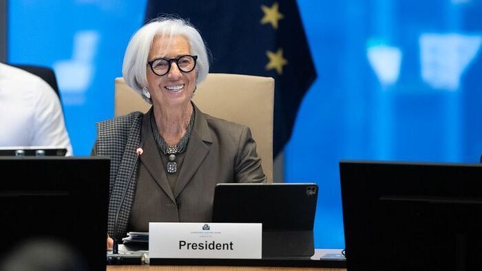 Itt a várva várt frankfurti döntés, utat nyithat Varga Mihálynak – a forint már nem fér a bőrébe