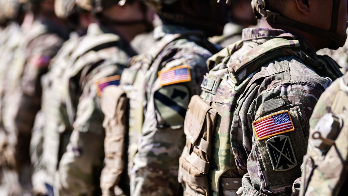 Meglepő fordulat: Donald Trump tízezer katonát küldhet Irán ellen – ez komoly hatással lehet a félidős választásokra 