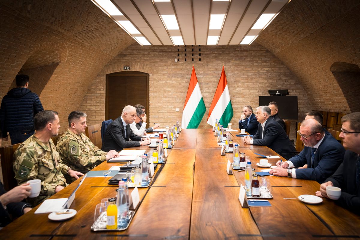 Orbán Viktor, BÖRÖNDI Gábor; ORBÁN Balázs; SZALAY-BOBROVNICZKY Kristóf; SZIJJÁRTÓ Péter; LANTOS Csaba; ORBÁN Viktor; ROGÁN Antal; NAGY János