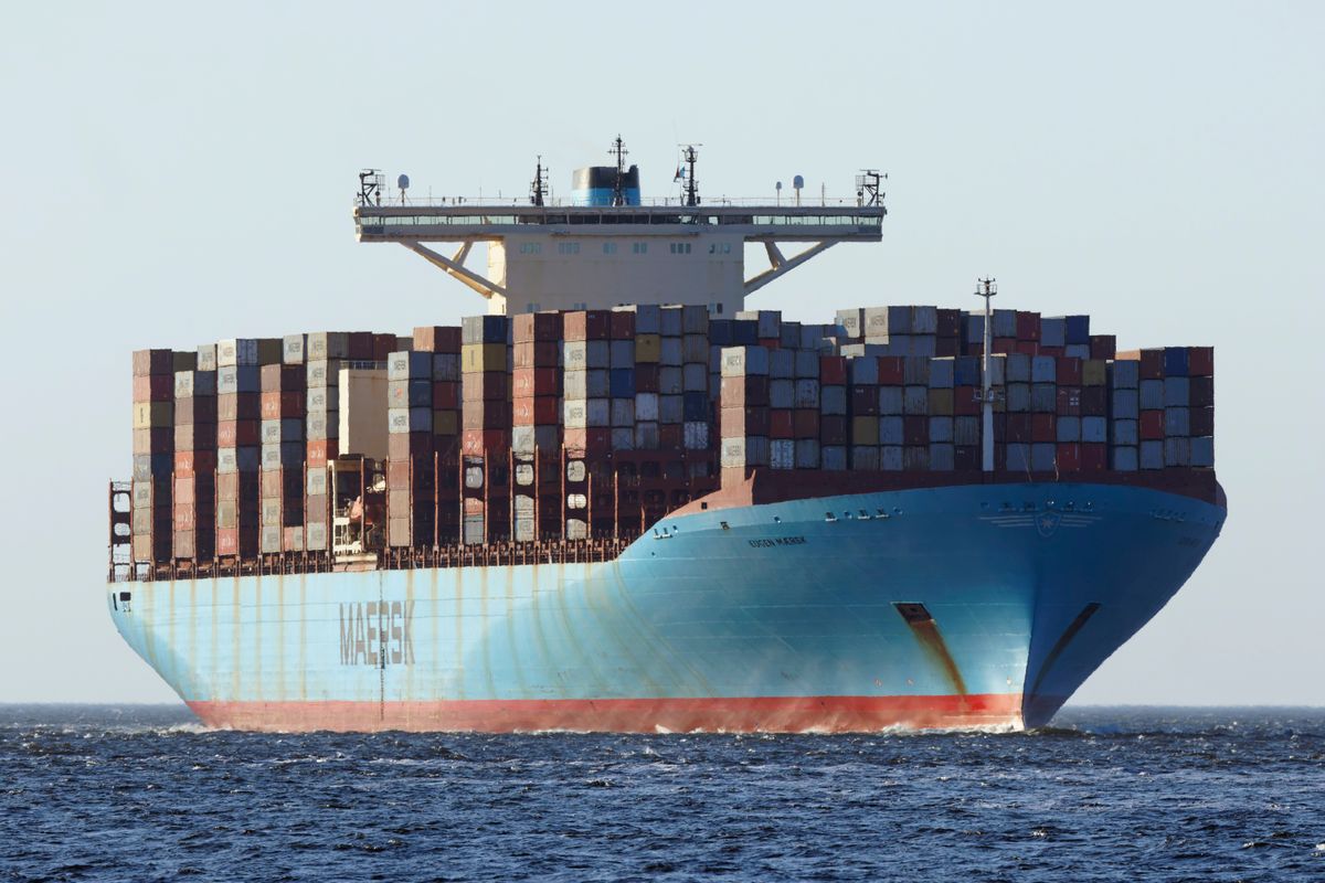 Menekülnek a szállítmányozási társaságok a Közel-Keletről: újabb áremelkedési hullám, miközben az olajpiac is teljes sokkban van