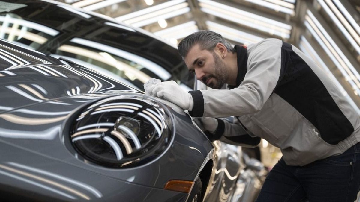 Németország máris összeomlott, megfeszültek az idegek, a várakozásokba szinte háborús pusztítás épült be 