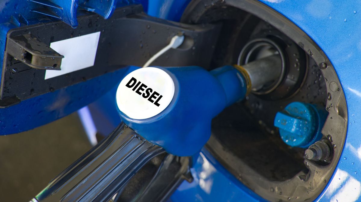 Üzemanyagválság: brutális, ami Magyarország szomszédjánál történik, már átlépte 2 eurót a dízel ára