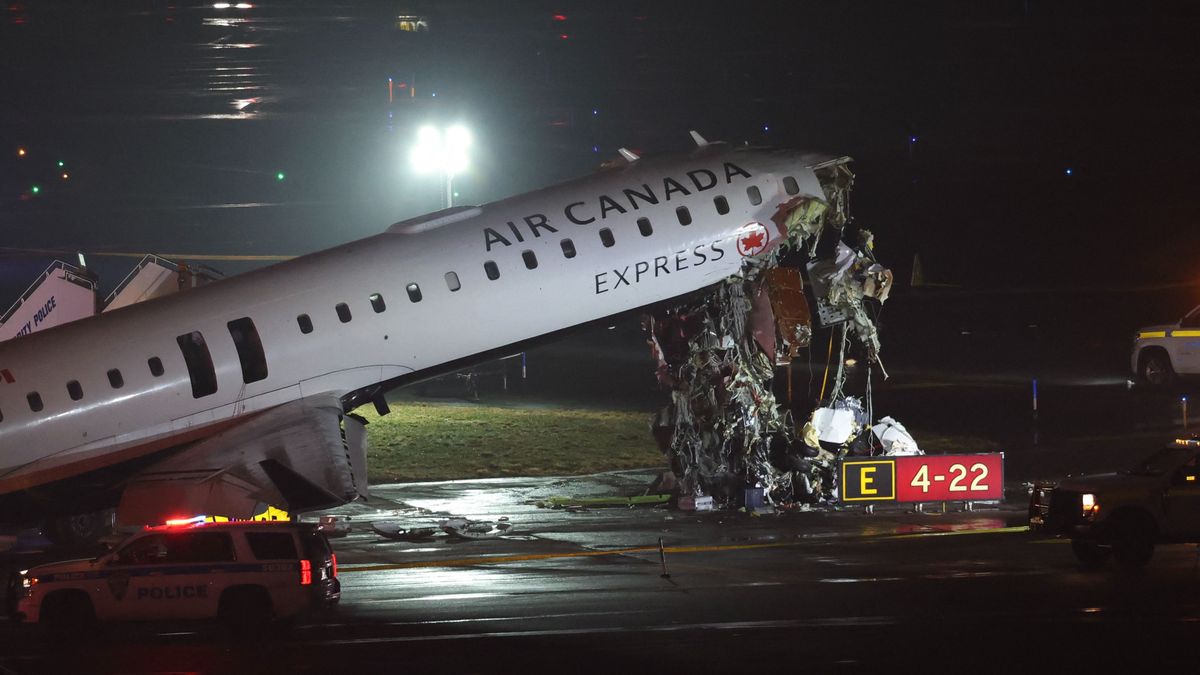 Súlyos repülőgépbaleset történt az éjjel, 80-an voltak a fedélzeten: összeütközött az utasszállító egy tűzoltóval, többen megsérültek – videó 