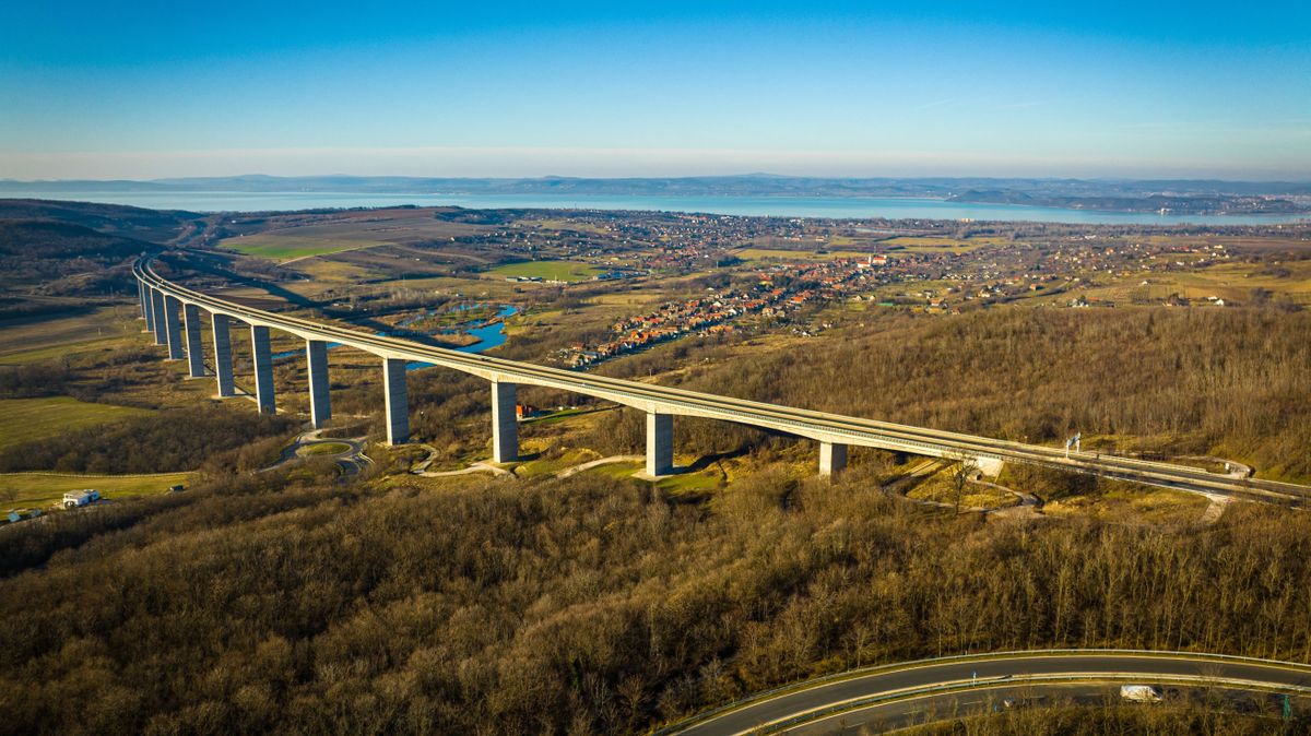Kőröshegy, K?röshegyi,Völgyhíd,A,Balatonnál.,K?röshegy,Viaduct,At,Lake,Balaton.