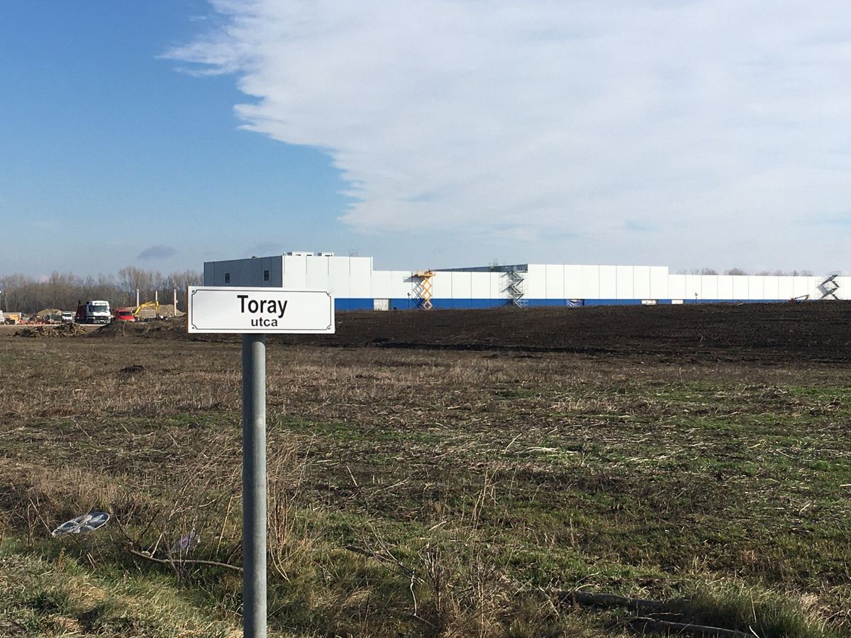 LG Chem, Nyergesújfalu, gyár