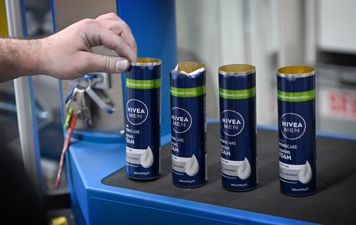 Tubex, gyár, üzem Jelentős beruházást jelentett be Szijjártó Péte Sirokon, a  L'oréal és az Unilever új magyar beszállítót kapott Jelentős beruházást jelentett be Szijjártó Péter Sirokon, a  L'oréal és az Unilever új magyar beszállítót kapott