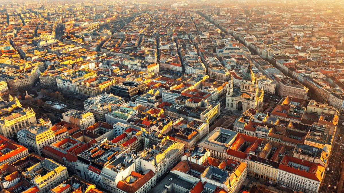 View,Of,The,Residential,Districts,Of,Budapest,At,Sunset.,The lakás