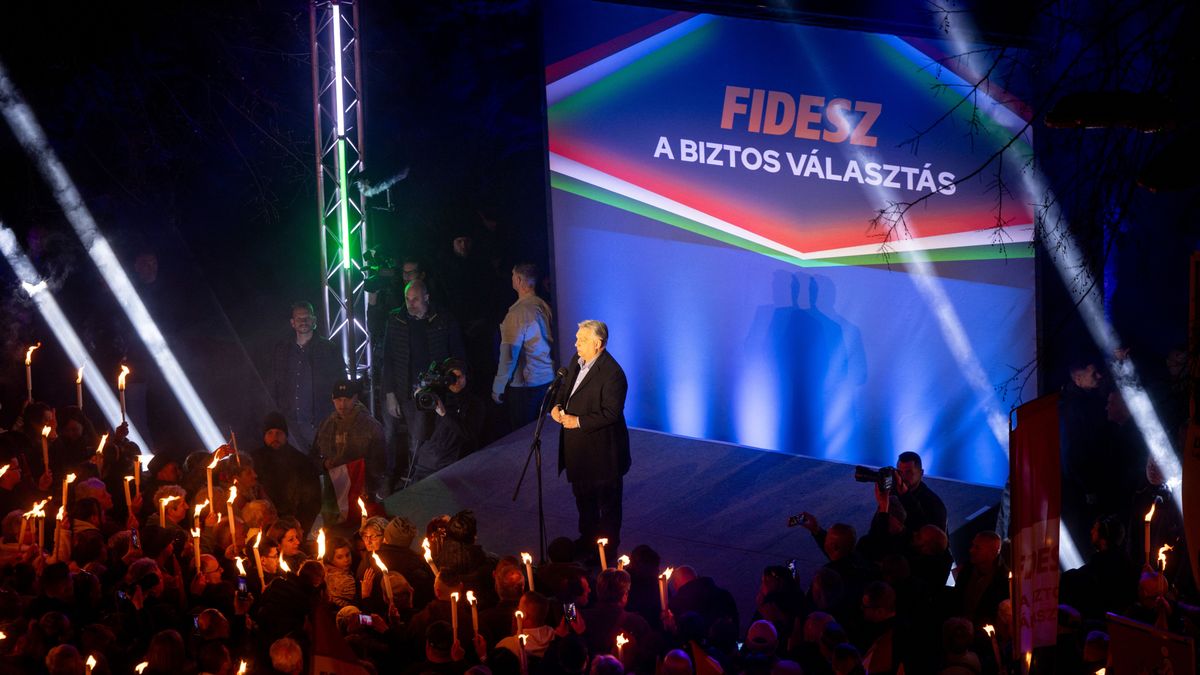 Üzent Orbán Viktor a tiszásoknak, hogy ők is megértsék: ezt tette a háború árnyékában a kormány Magyarország közvagyonával