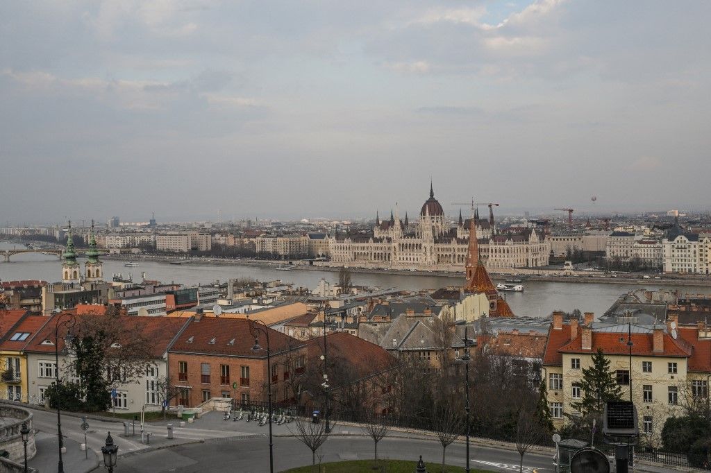 A forint árfolyama: biztos kéz tarthatja csak nyugodtan és vonalban – a karban tartott kamatkülönbözet és a féken tartott kockázatok