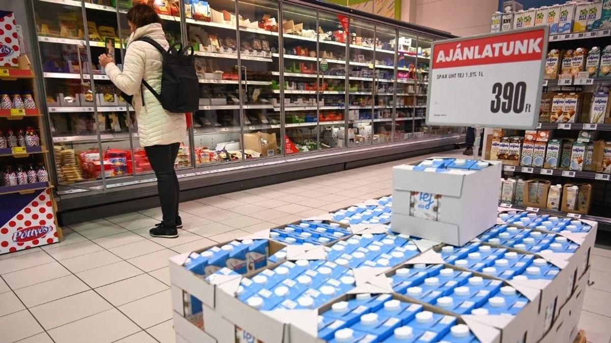 Elárasztotta a külföldi tej a magyarországi boltokat, fellázadtak a gazdák: április 1-től nagy változás jöhet a polcokon 