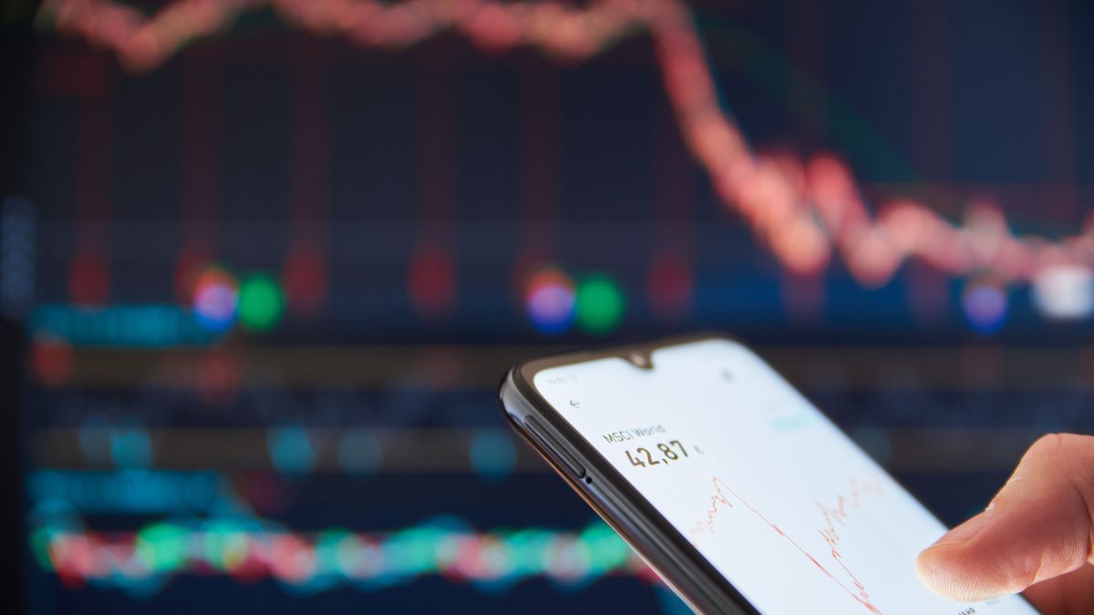 Törékeny az iráni béke, aggódnak a befektetők: lefordult a forint, esik az OTP, az olaj ára kilőtt 