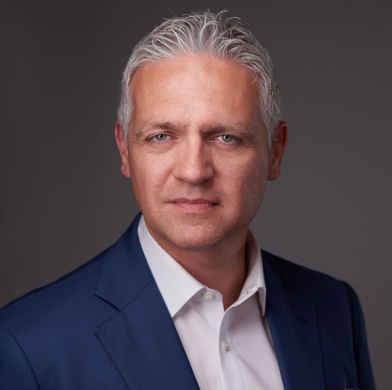 Szabados Richárd szerző profilképe