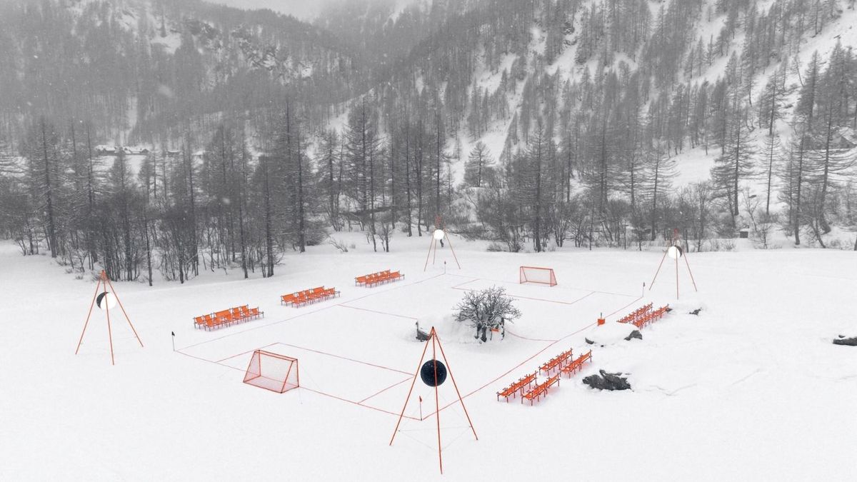 Ilyen futballstadiont még nem látott a világ, ez kellene Magyarországra is: hordozható, a nézők maguk szereil össze 