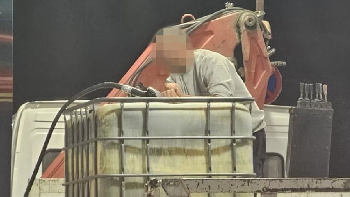 Ennyit az olcsó orosz olajról: már Magyarországon a legolcsóbb a benzin és a gázolaj – a szomszédainkál közben vödrökben hordják az emberek az üzemanyagot 