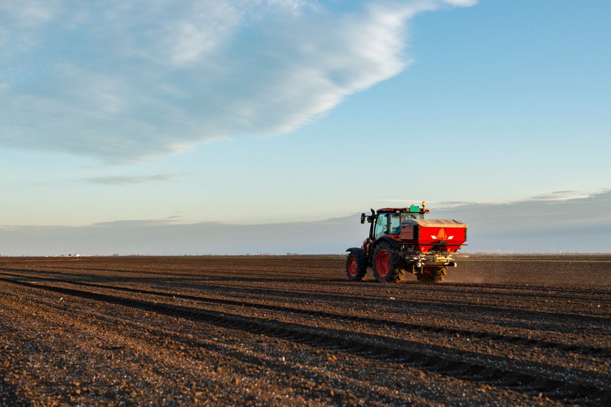 Tractor,Spreading,Artificial,Fertilizers.,Transport,,Agricultural.