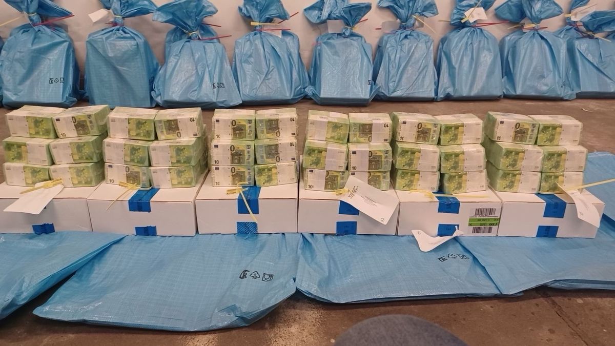 Orbán Viktor azonnal tudni akarja, hogyan kerül a pénz a zsebekbe: már a parlament előtt a javaslat, lényegében szabad kezet kapna a NAV 