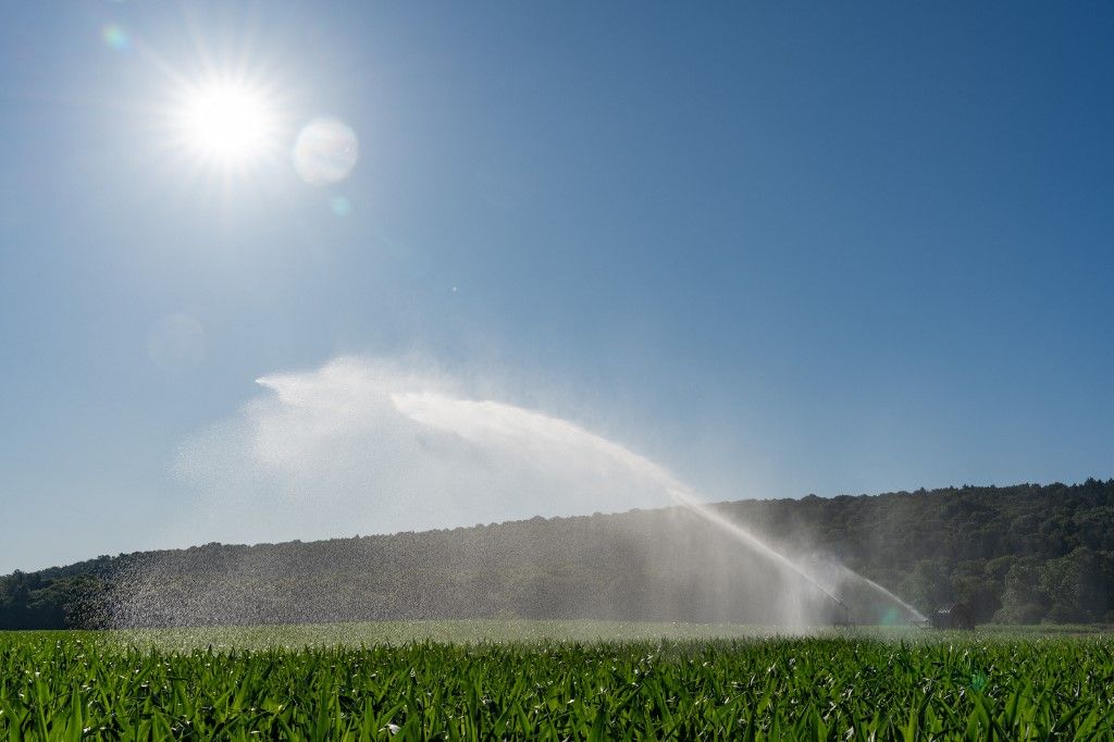 FRANCE-AGRICULTURE-WATERING agrárium mezőgazdaság öntözés Lázár János