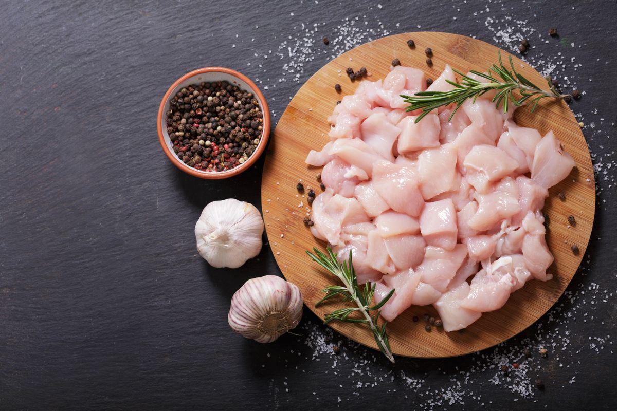 Fresh,Turkey,Meat,With,Rosemary,And,Spices,On,Wooden,Board,