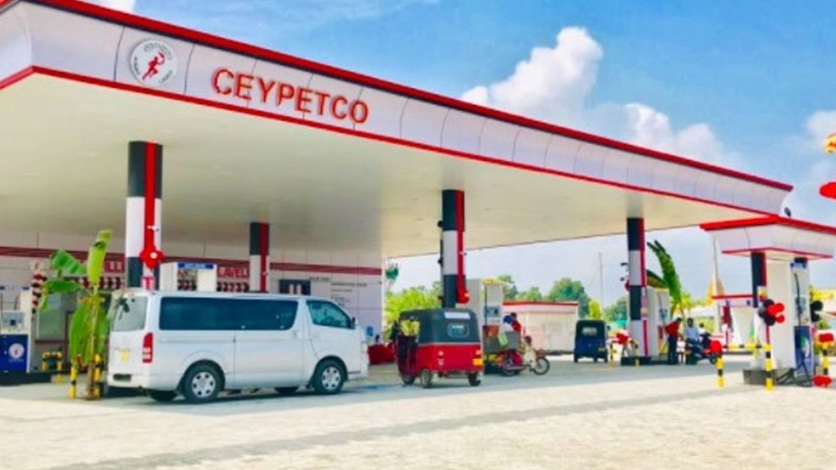 Heti plusz munkaszüneti nap révén takarékoskodik az üzemanyaggal Srí Lanka 