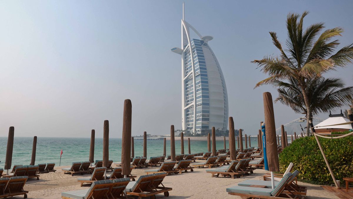 Dubajban üresek a luxushotelek és turisztikai látványosságok: sorra küldik fizetés nélküli szabadságra a dolgozókat 