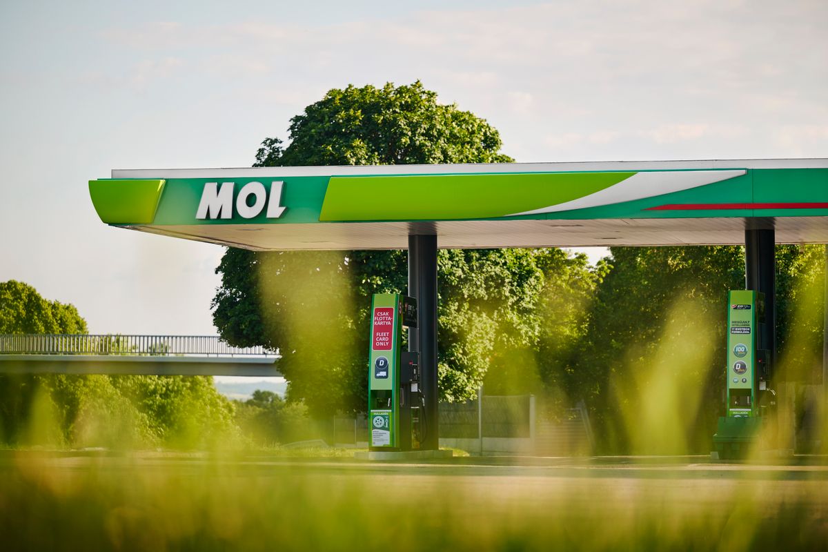 Üzemanyagár-emelkedés: hogyan gyűrűzik át a drágulás az egész magyar gazdaságba?