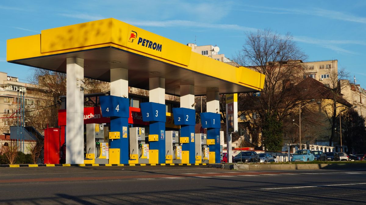üzemanyag Bucharest,,Romania,–,January,6,,2025:,Gas,Station,Of,Petrom