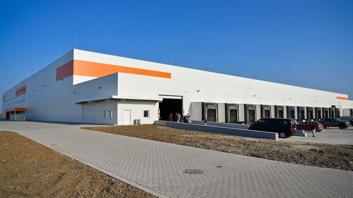 Túl kicsi lett a kínai óriásvállalat gyára Magyarországon, most még nagyobbra építi: örülhet a tízezres vidéki kisváros, a legnagyobb nyugati cégek rendelnek majd innen