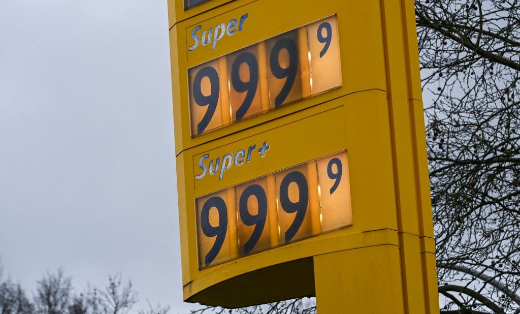 Az infláció lecsapott Európára, a német benzinkúton még a kijelző is kiakadt