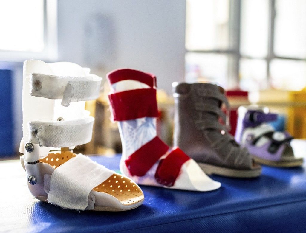 Physical rehabilitation of child with cerebral palsy ortopéd orvos cipő