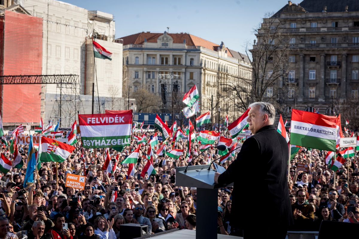 Az ukrán zsarolás nem lesz eredményes, a magyarok megőrzik függetlenségüket – erről beszéltek a Békemenetre gyűlt rekord tömegnek a szónokok köztük Orbán Viktor miniszterelnök