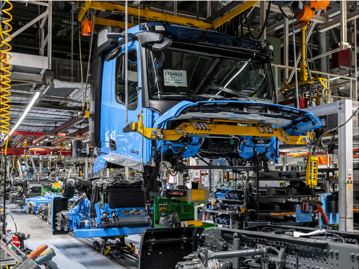 gyár, Mercedes A vállalat a romló pénzügyi eredmények miatt Németországban munkahelyek megszüntetését tervezi.